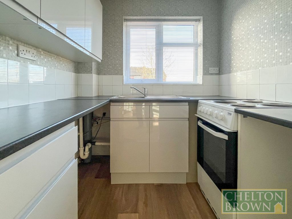 Property photo 2 of 11 Kitchen