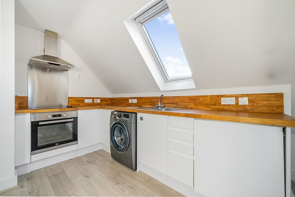 Property photo 2 of 7 Kitchen