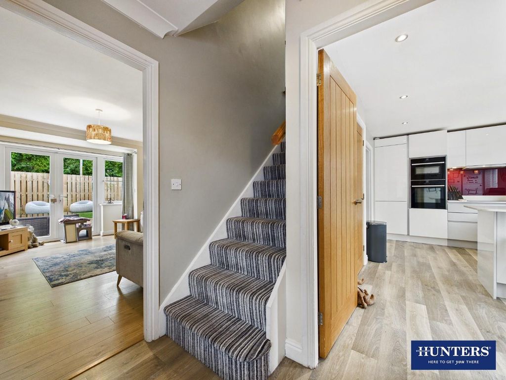 Property photo 3 of 34 Entrance Hall