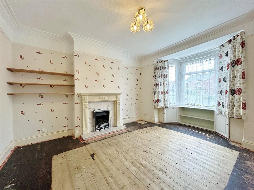 Property photo 2 of 19 Lounge