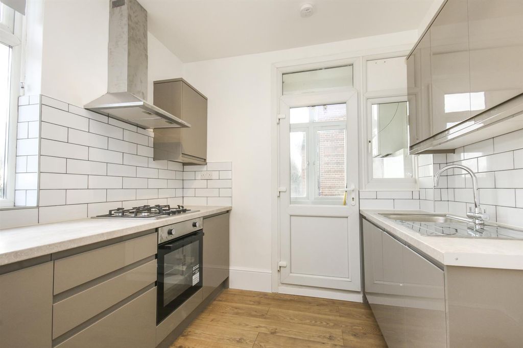 Property photo 2 of 8 2