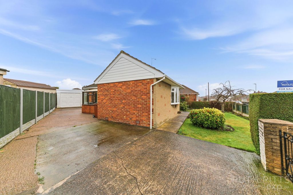 Property photo 2 of 27