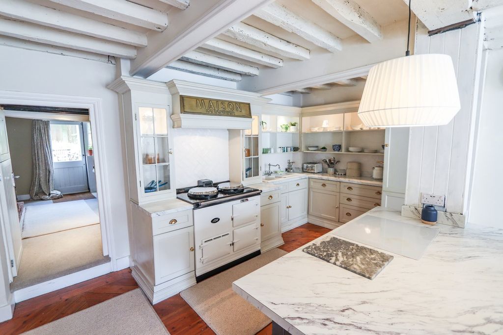 Property photo 2 of 20