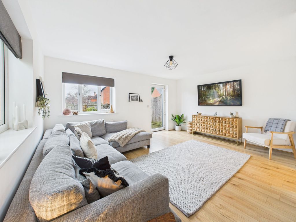 Property photo 2 of 21 Lounge Area