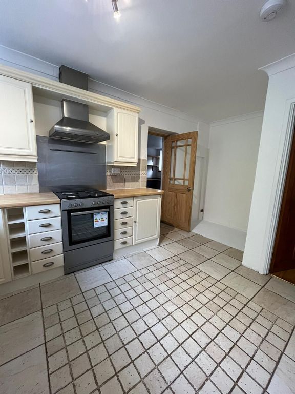 Property photo 2 of 31