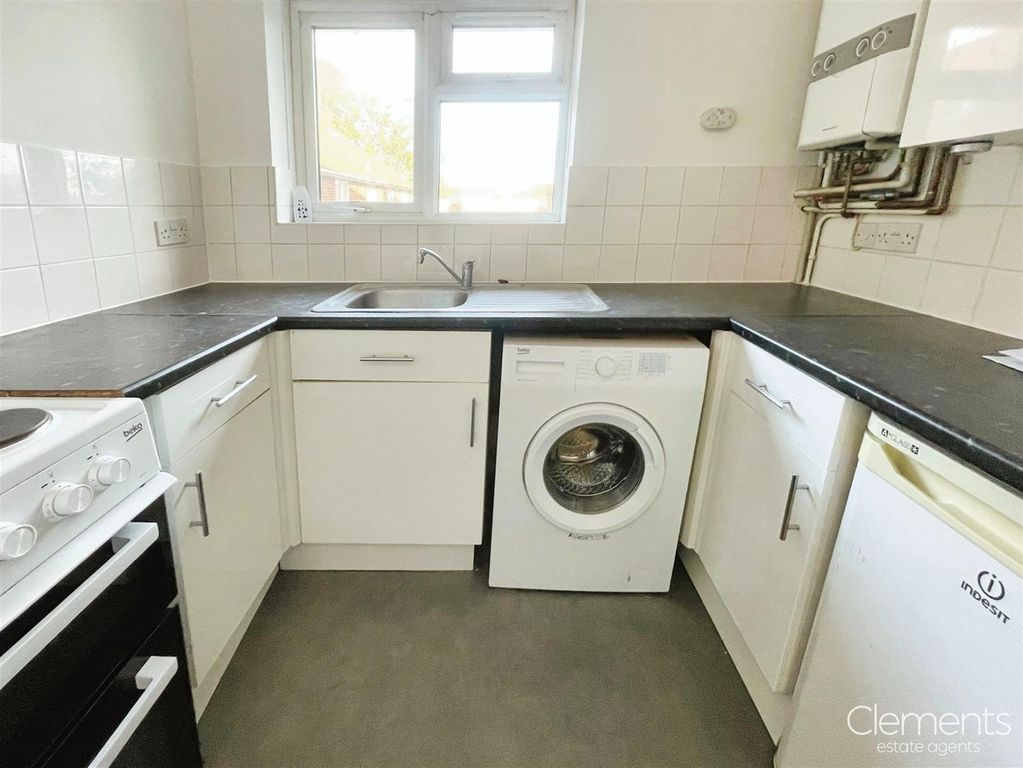 Property photo 2 of 9 Kitchen
