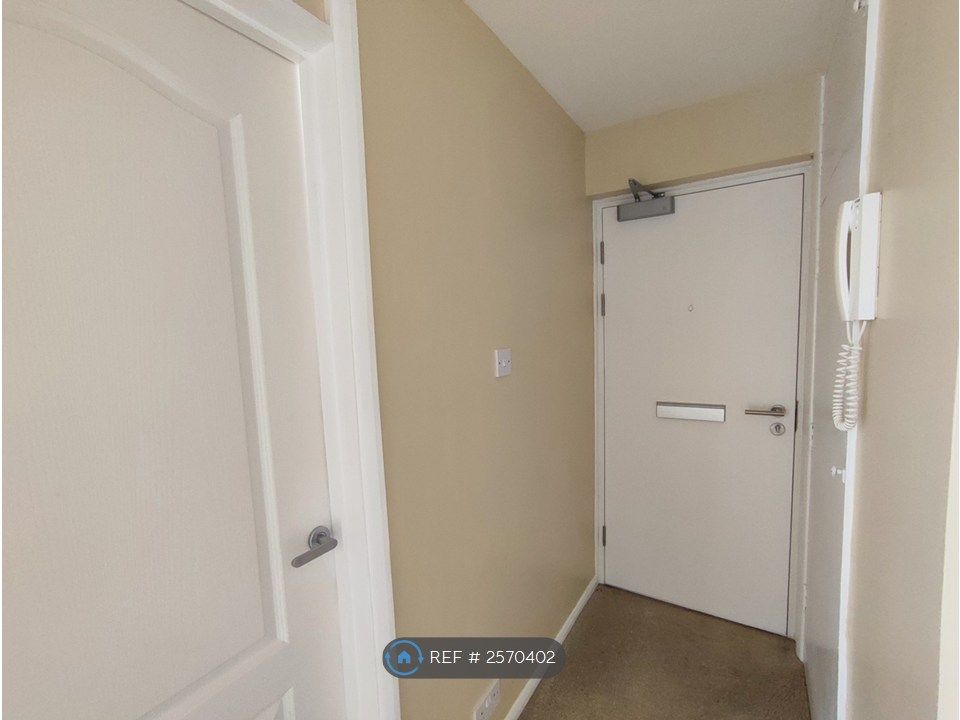 Property photo 3 of 14 Hall