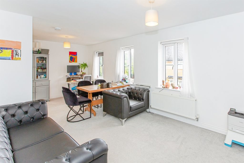 Property photo 2 of 10