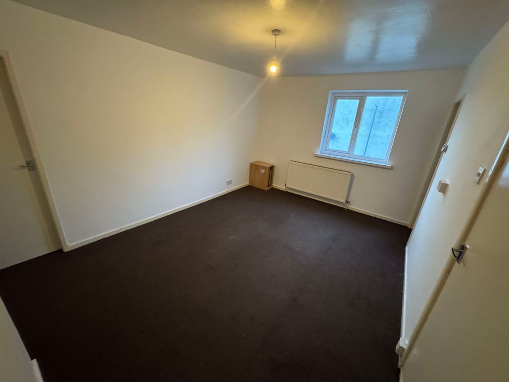 Property photo 3 of 7 Photo 7
