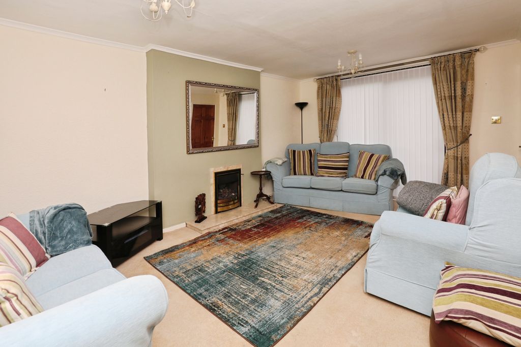 Property photo 3 of 15 Lounge