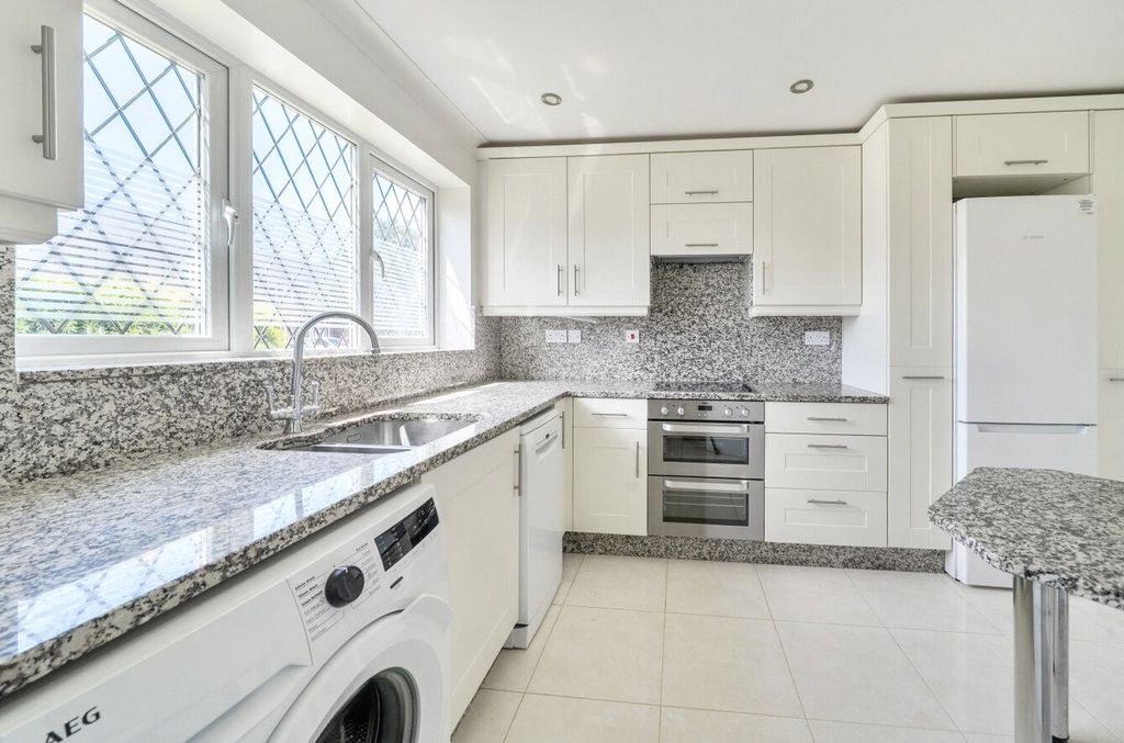 Property photo 3 of 21 1467605-7-6A281Bf...