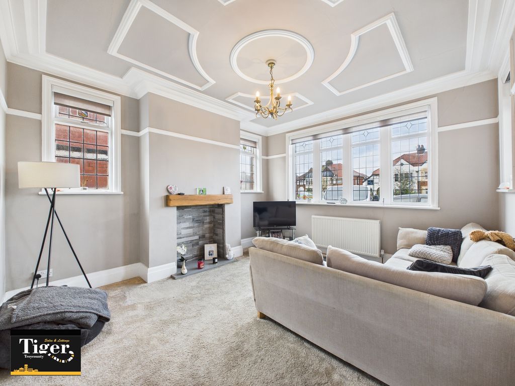 Property photo 2 of 32 Cam03440G0-Pr0456-Still020