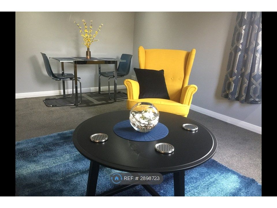 Property photo 3 of 10 Livingroom