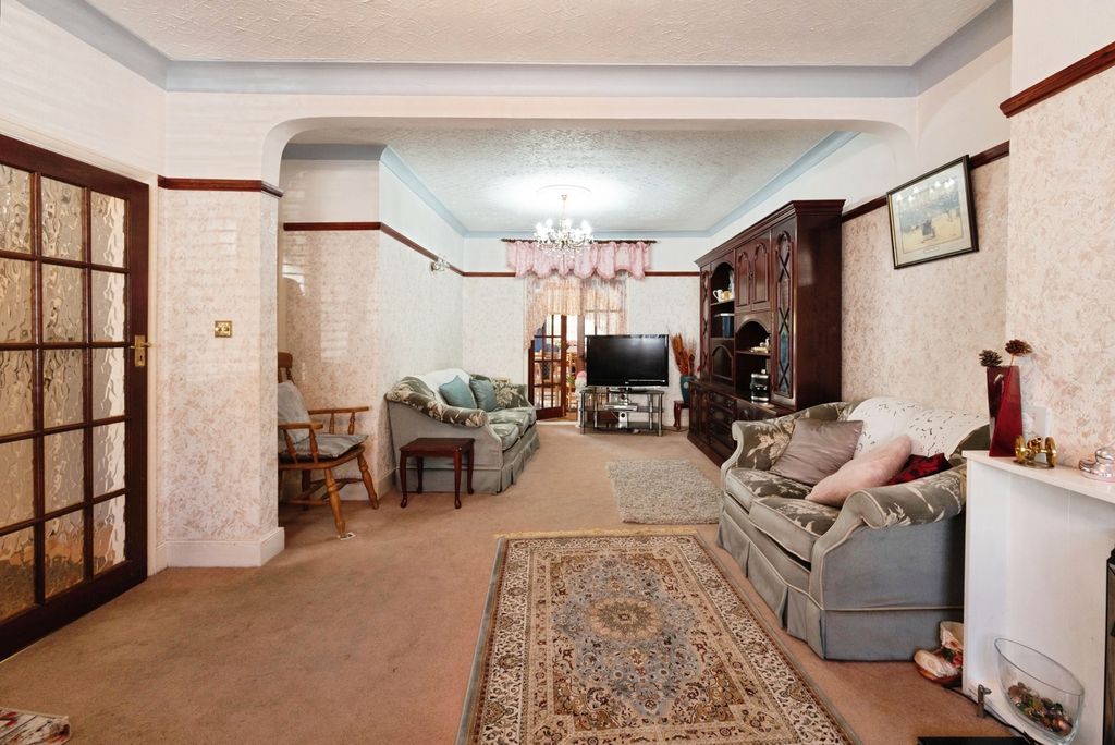 Property photo 3 of 23 Pbox-Img.Jpg