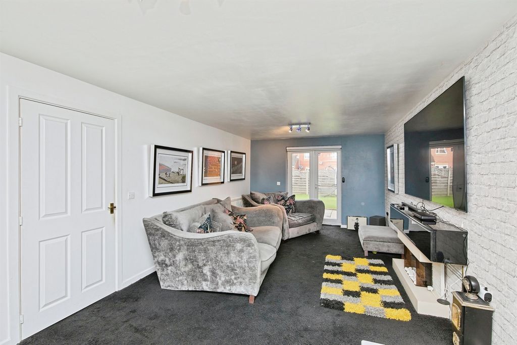 Property photo 3 of 17