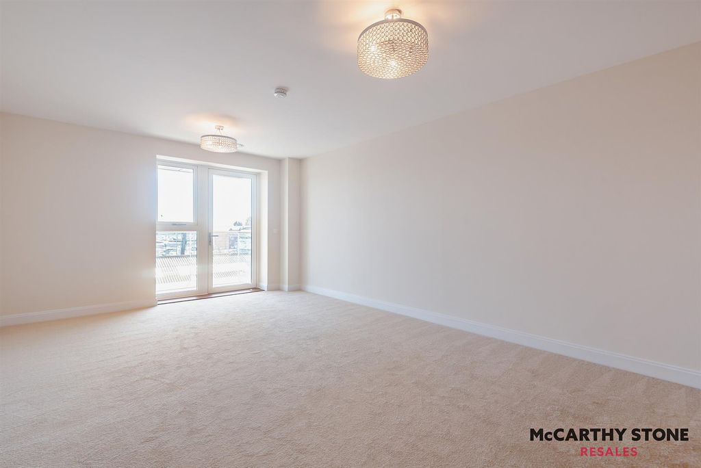 Property photo 3 of 24 8606947-Interior10-800.Jpg