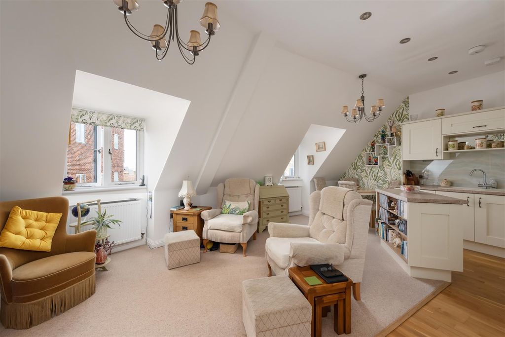 Property photo 2 of 13 Victoria Mews, Regent Street, Whitstable