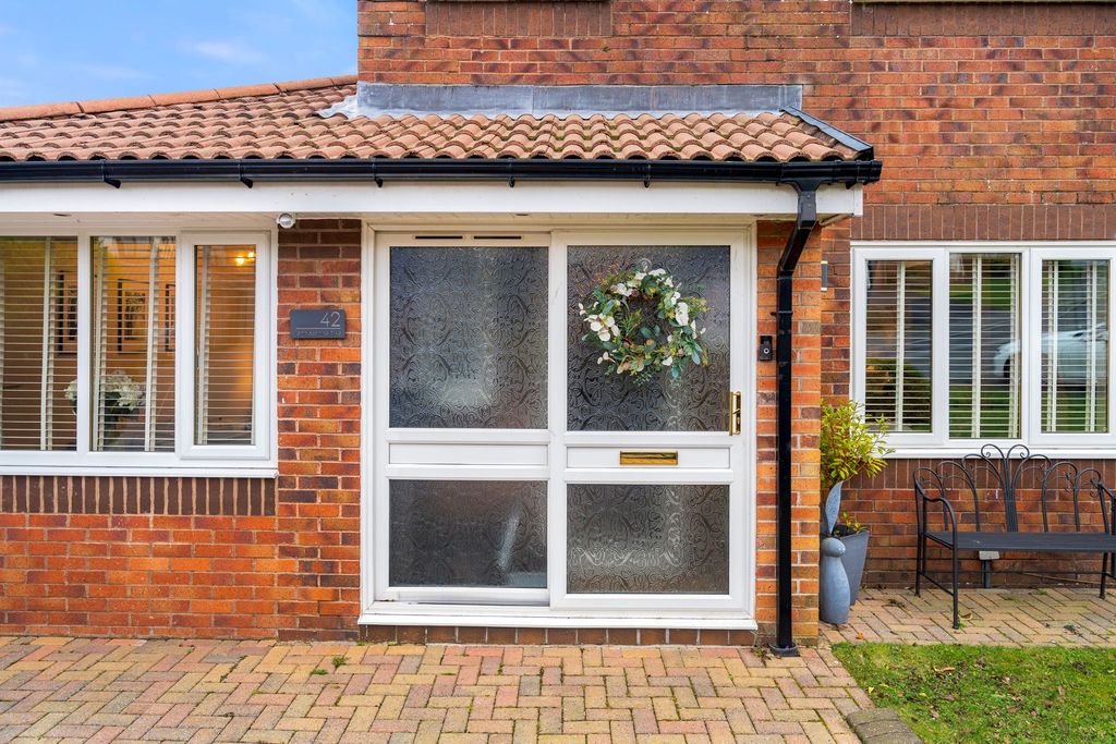 Property photo 2 of 28 Photograph 4