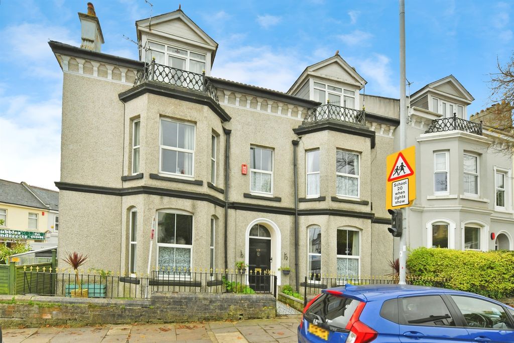 Property photo 1 of 33