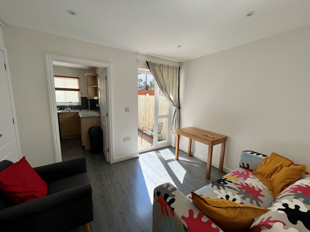 Property photo 2 of 13 Lounge