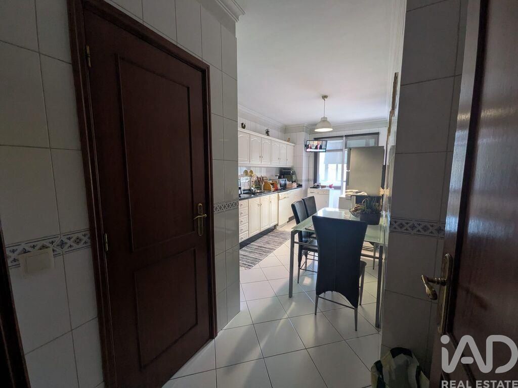Property photo 2 of 33