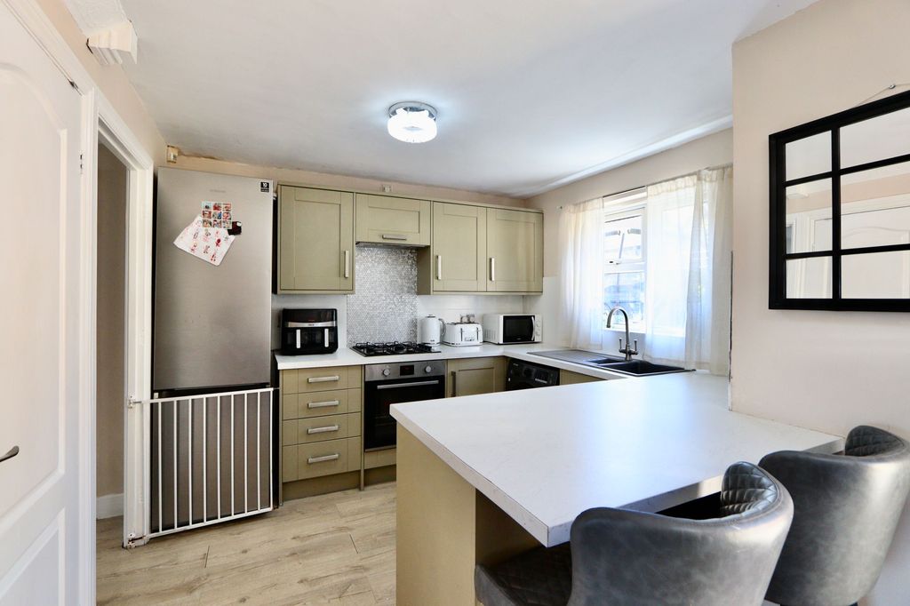 Property photo 3 of 41