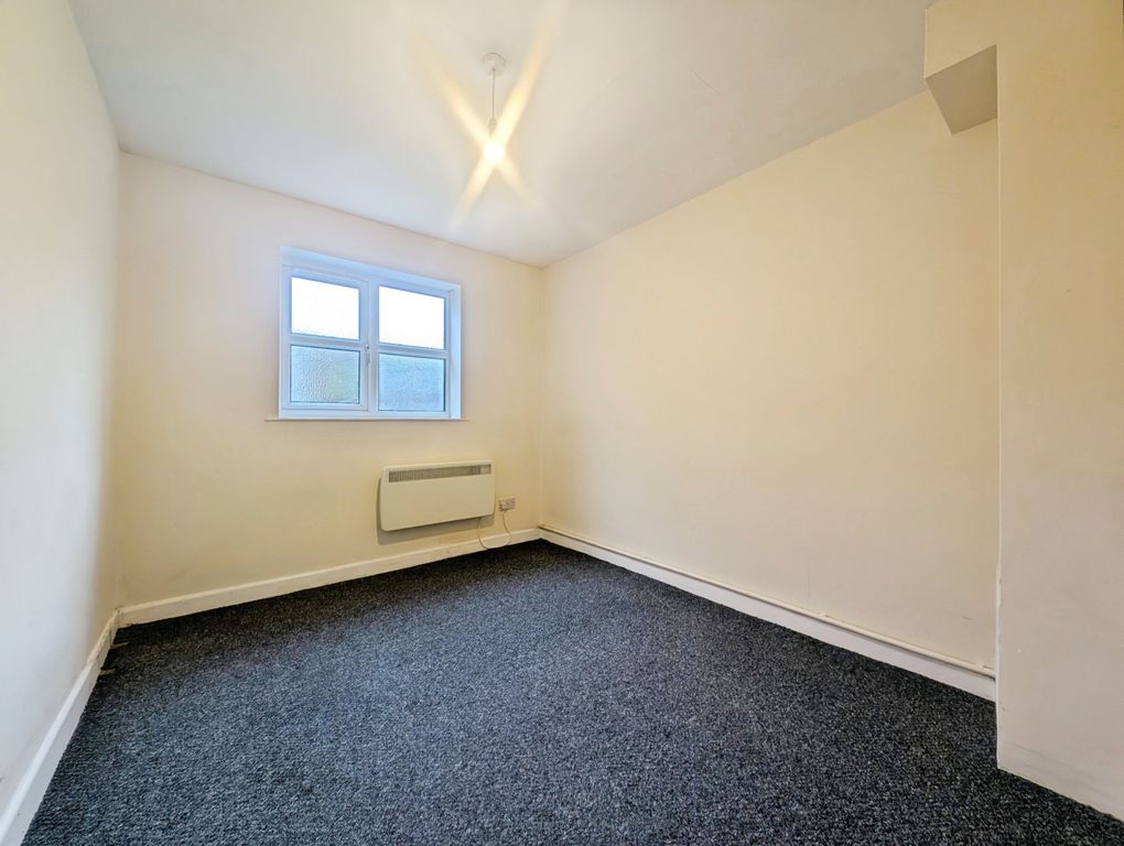 Property photo 3 of 13 3F7659cd-Bedroom