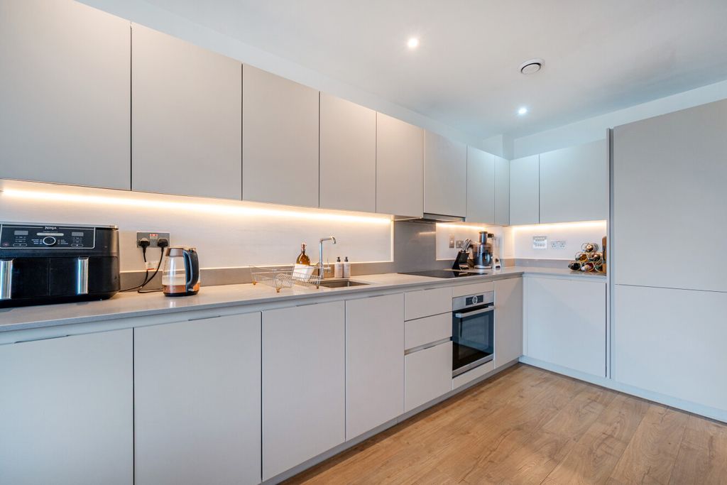 Property photo 1 of 18 1428987-13-69Afff...