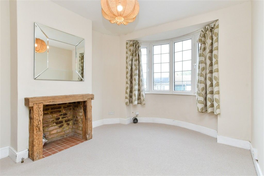 Property photo 3 of 14 Lounge