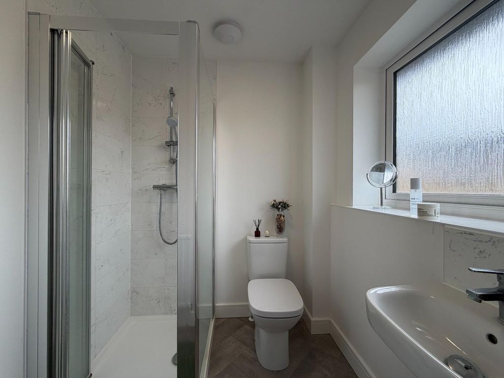 Property photo 1 of 14 Family Bathroom