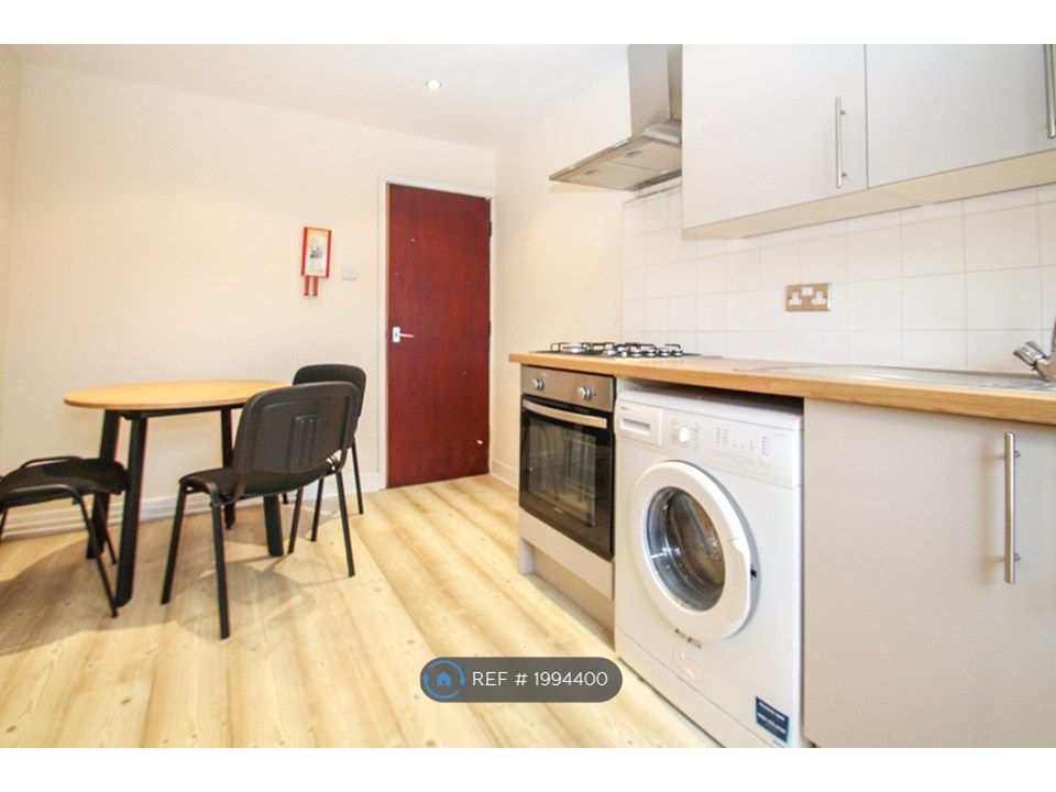 Property photo 2 of 10 Dining Kitchen