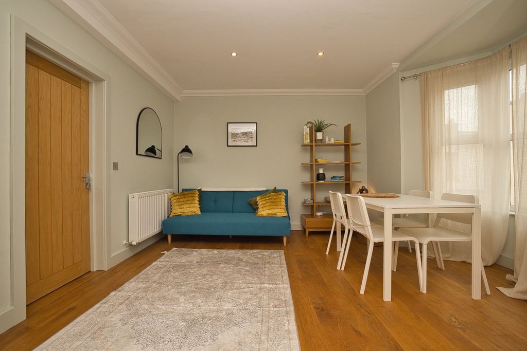 Property photo 3 of 9 Picture 3