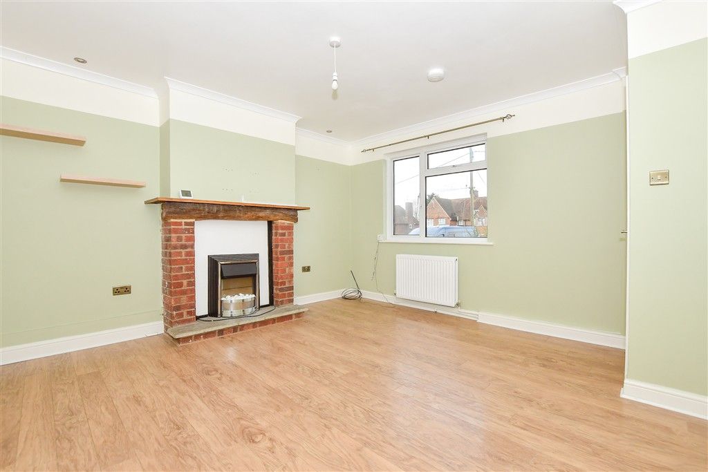 Property photo 1 of 20 Lounge