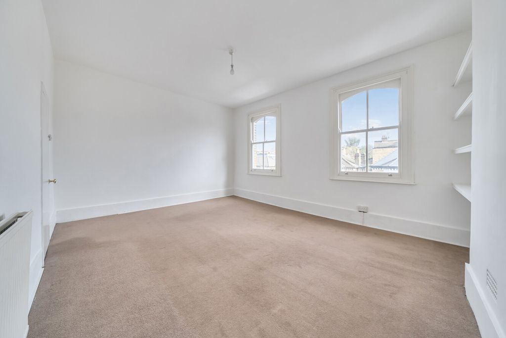 Property photo 2 of 17 1410661-16-698B2F...