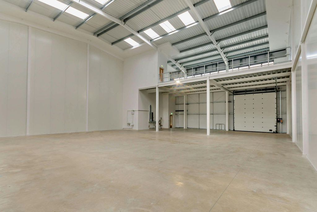 Property photo 2 of 3 8621193Interior08800.Jpg