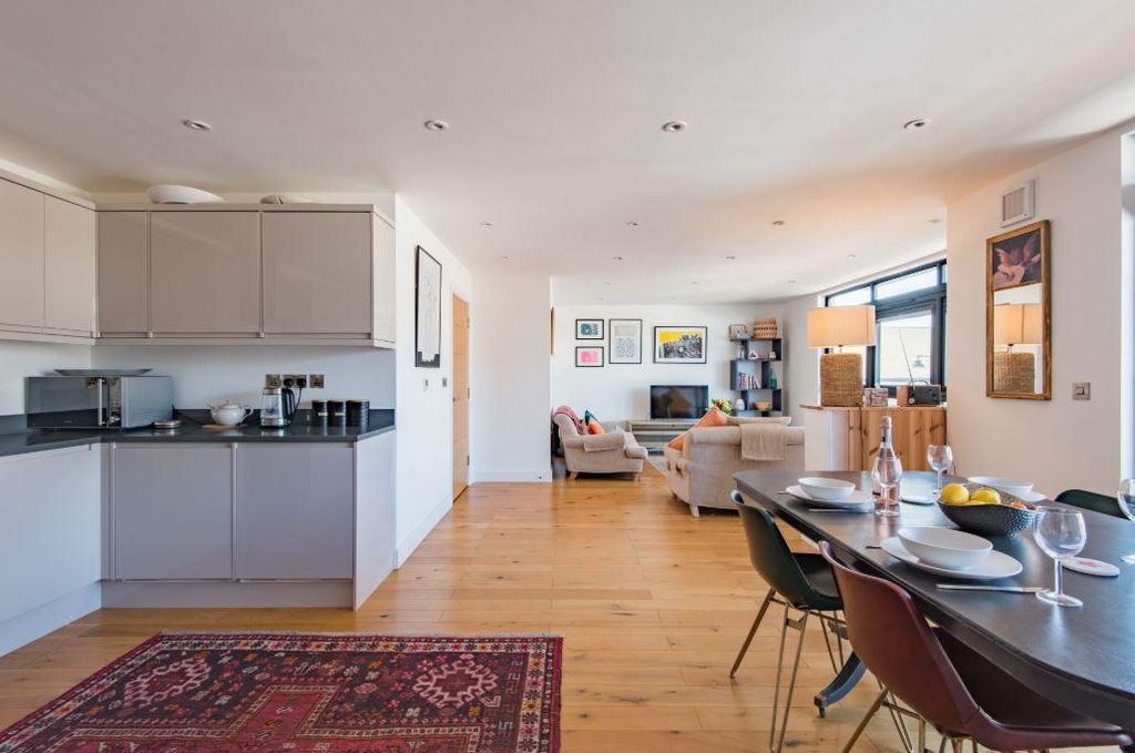 Property photo 3 of 24 Kitchen ..Jpg