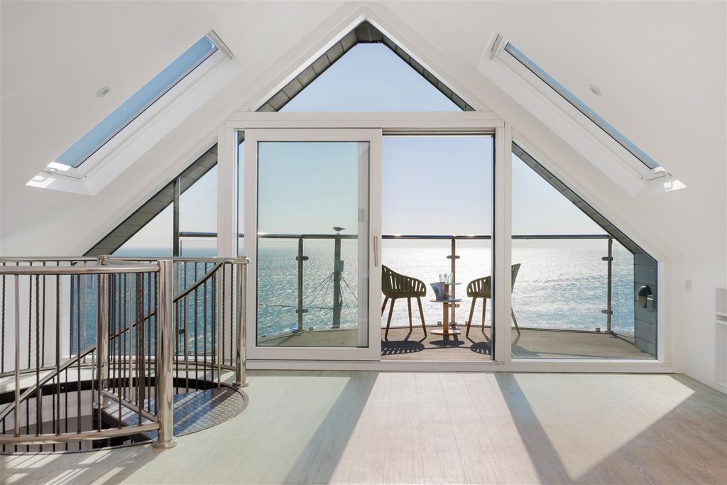 Property photo 3 of 26