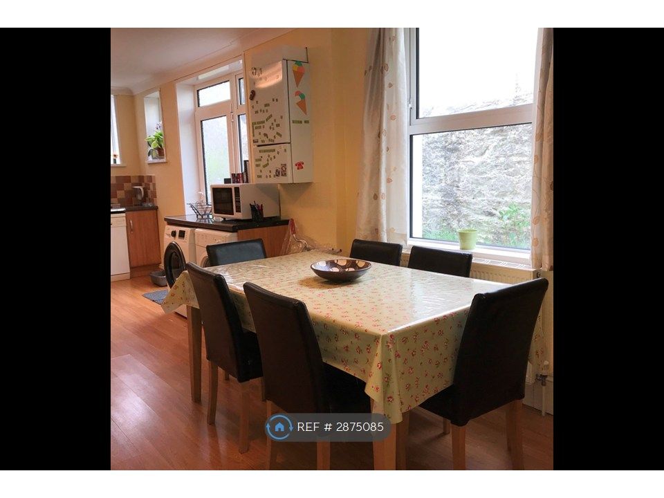 Property photo 2 of 23 Kitchen And Communal Area