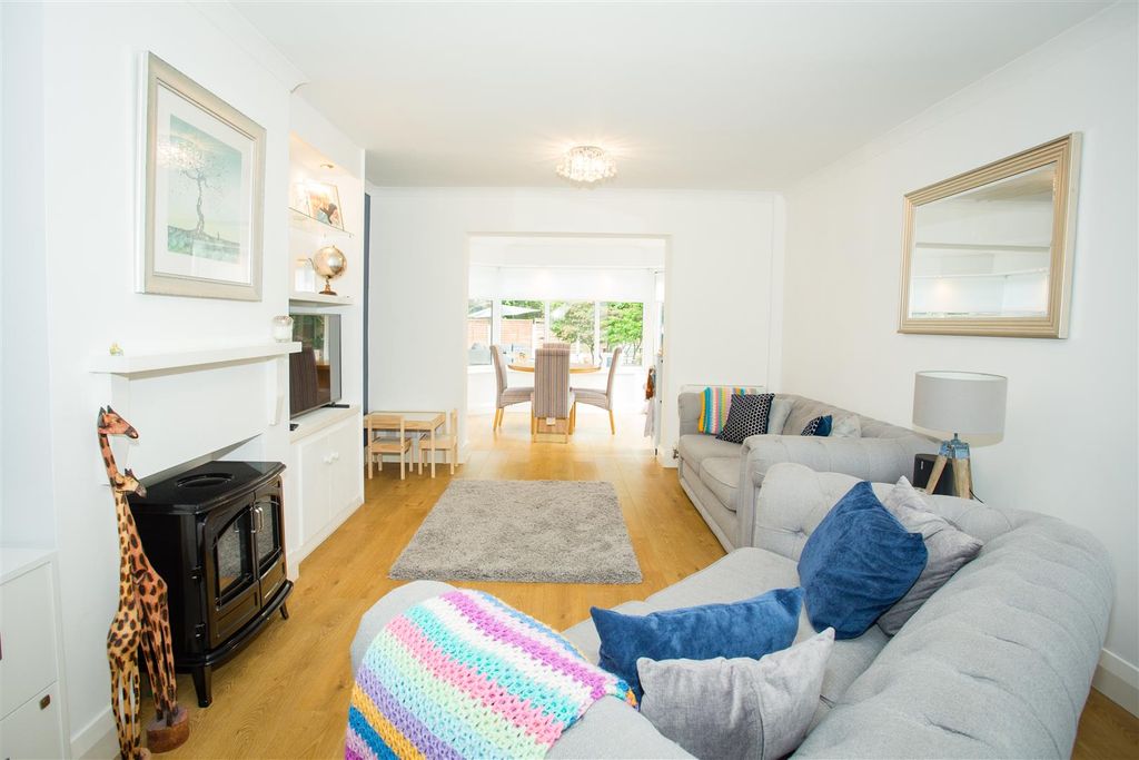 Property photo 2 of 31