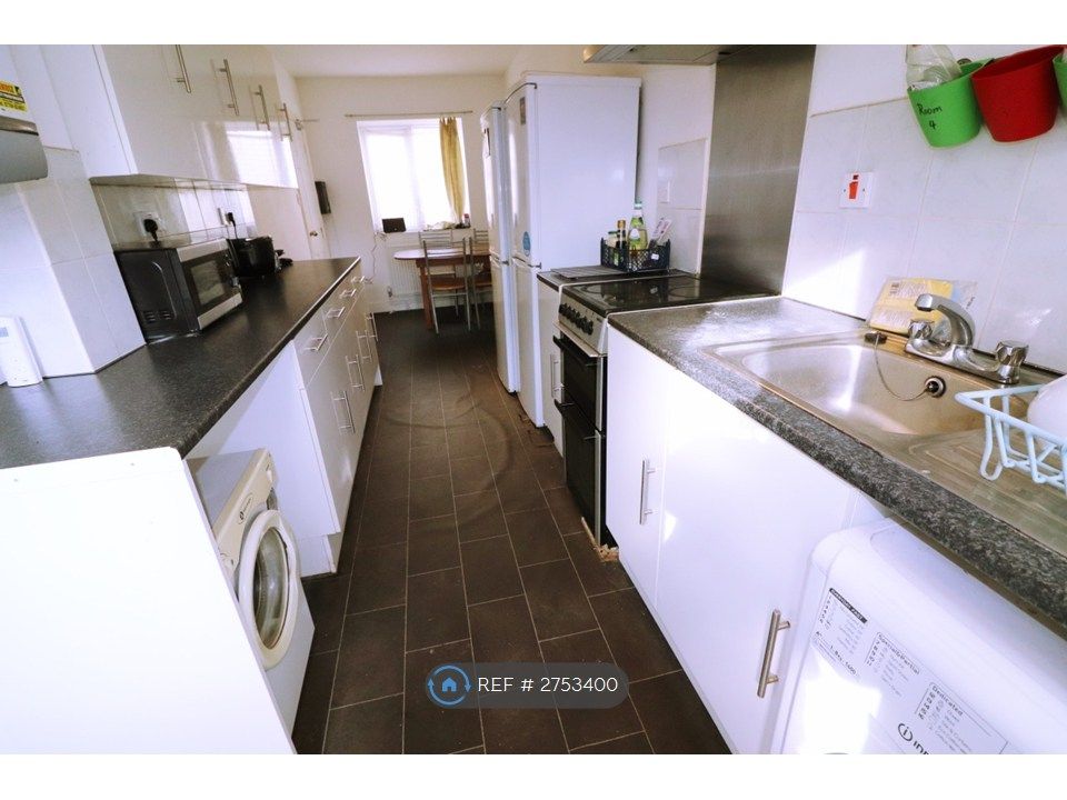 Property photo 3 of 4 Kitchen