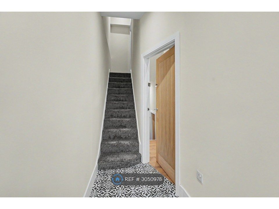 Property photo 3 of 15 Entrance Hall