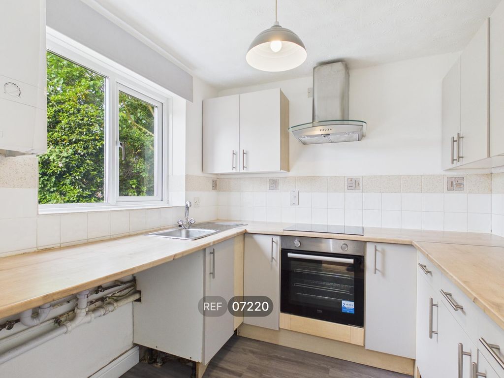 Property photo 3 of 17 Kitchen