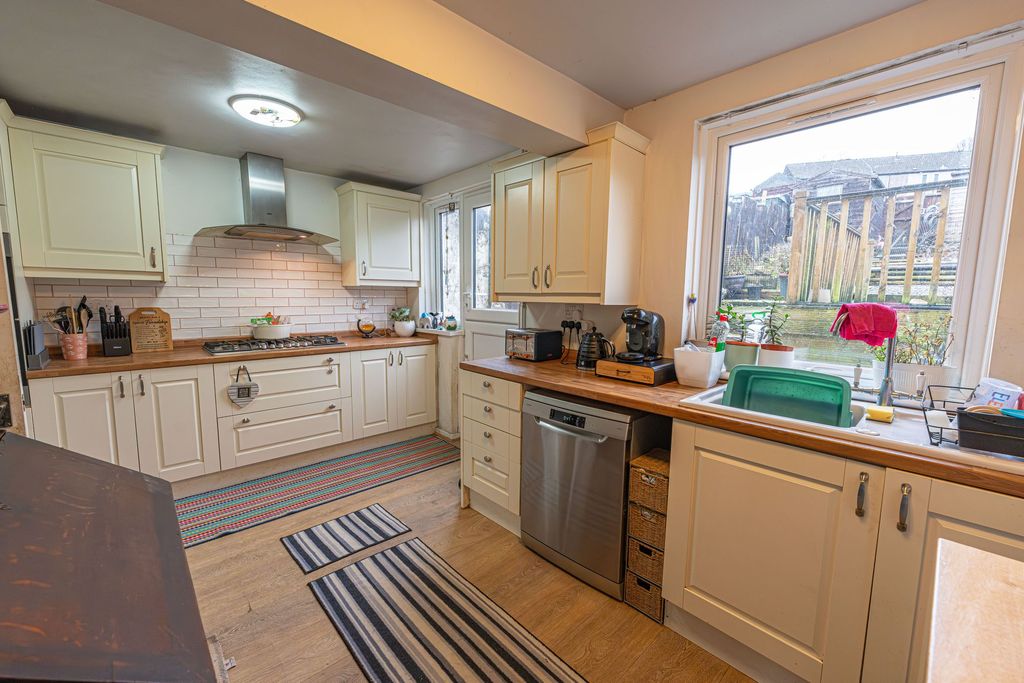 Property photo 2 of 29