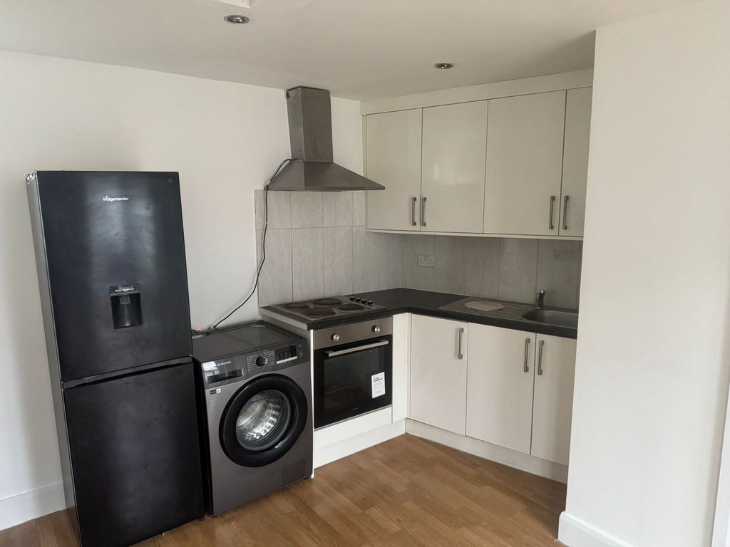 Property photo 3 of 6 Gallery