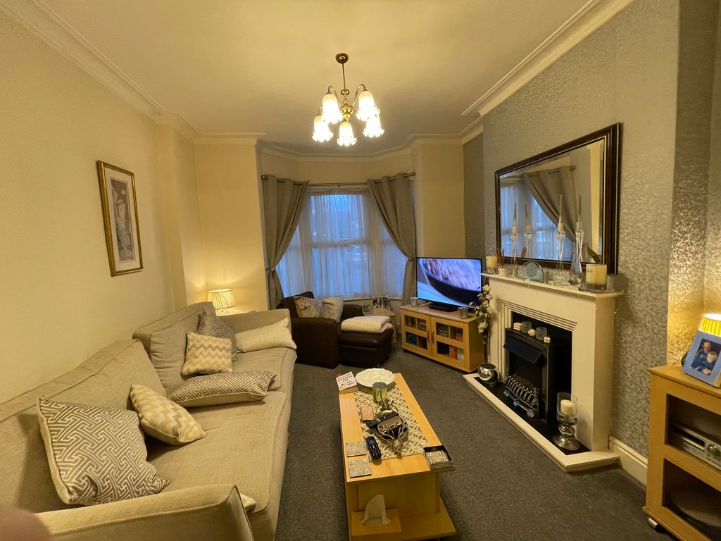 Property photo 2 of 8