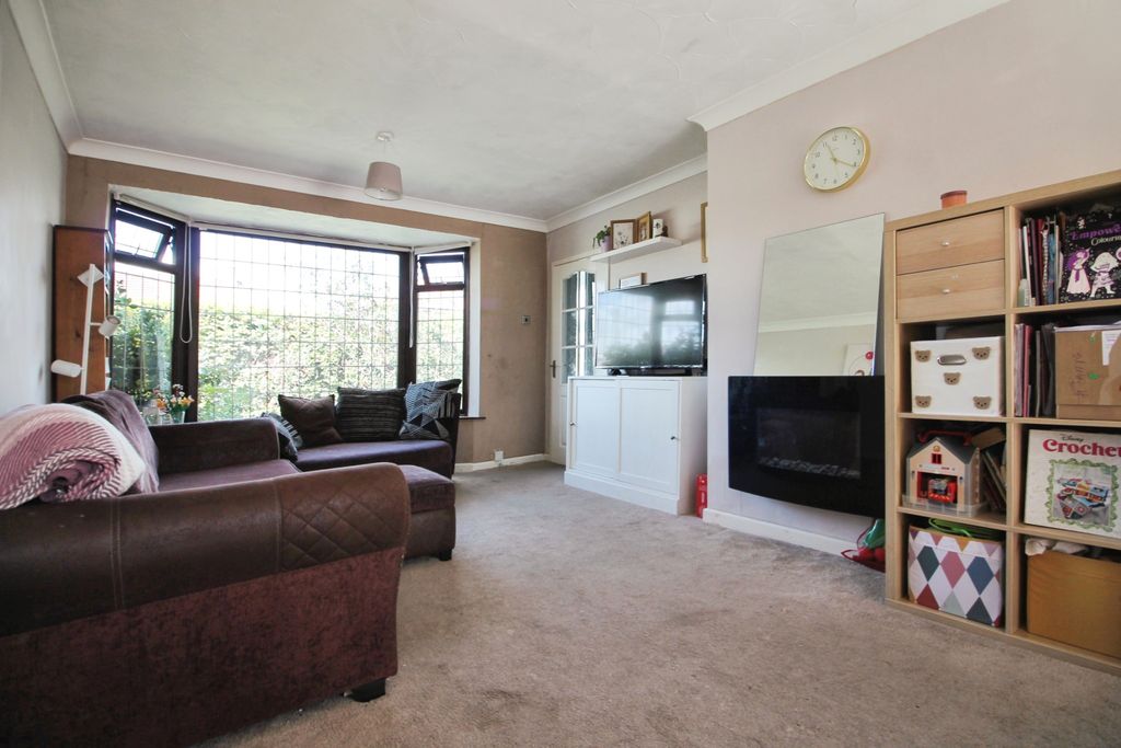 Property photo 2 of 20 Living Room