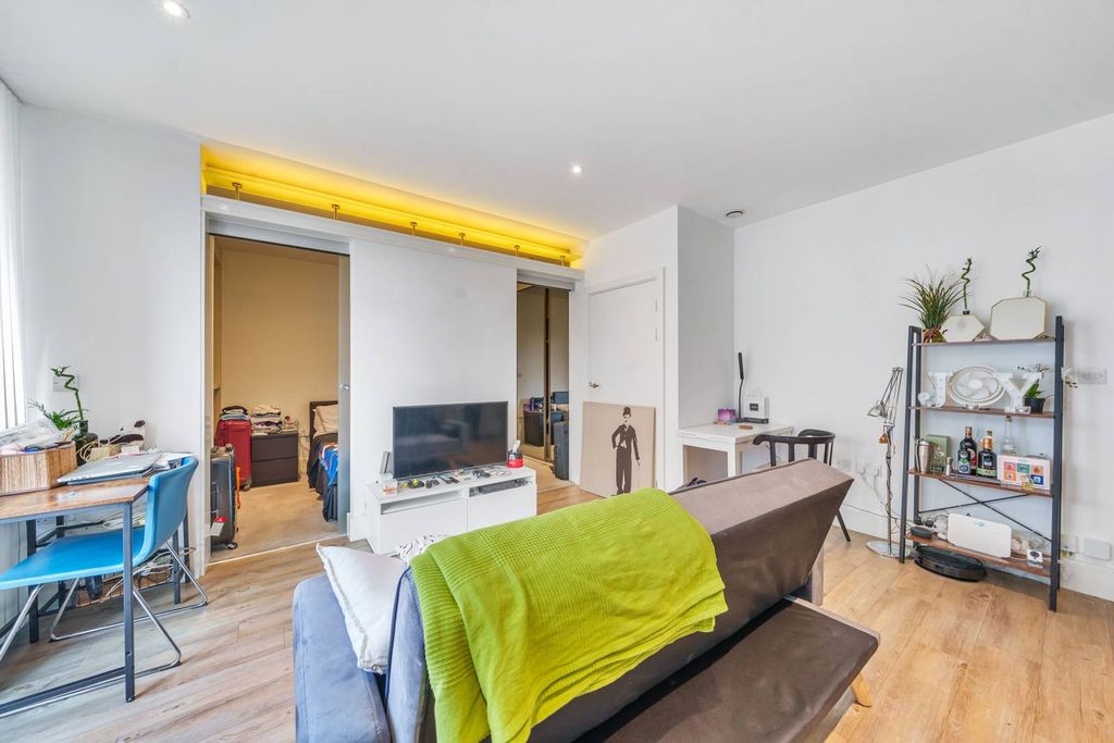 Property photo 3 of 18