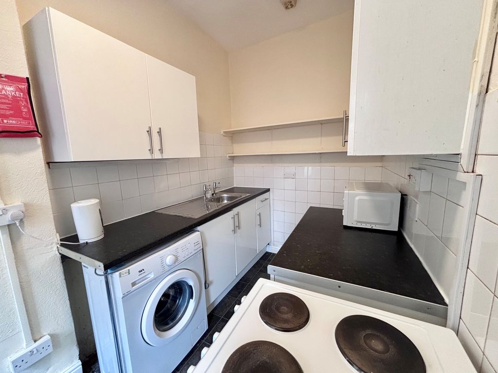 Property photo 3 of 8 Kitchen