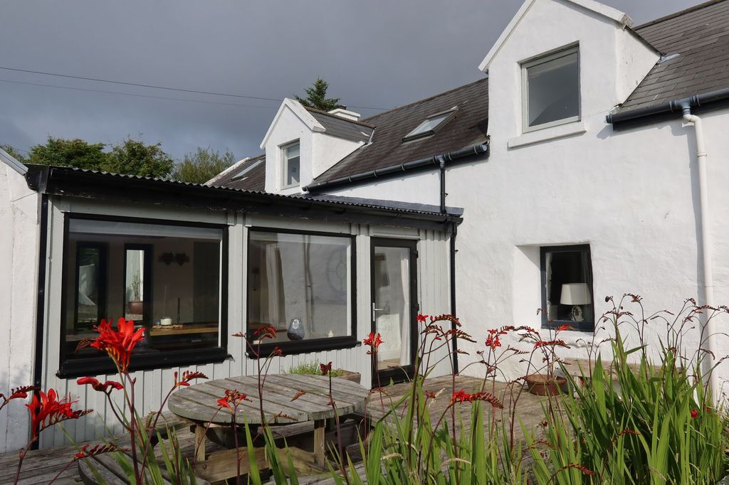 Property photo 3 of 106