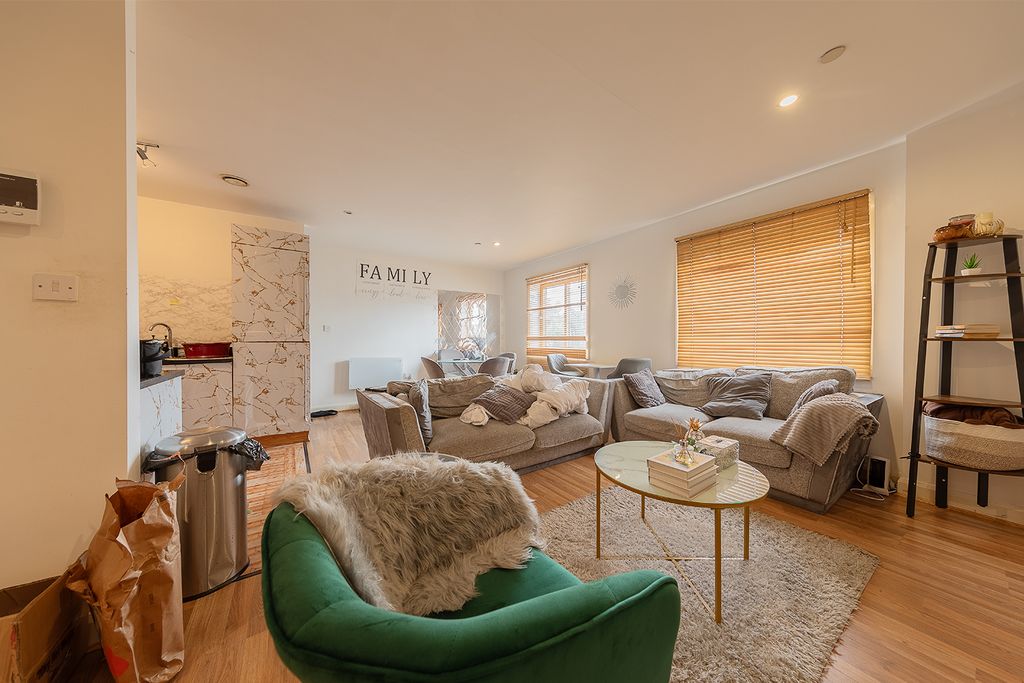 Property photo 2 of 22